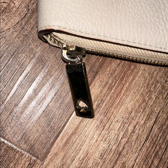 Kate Spade Beige Zip Around Wallet - Picture 4 of 5